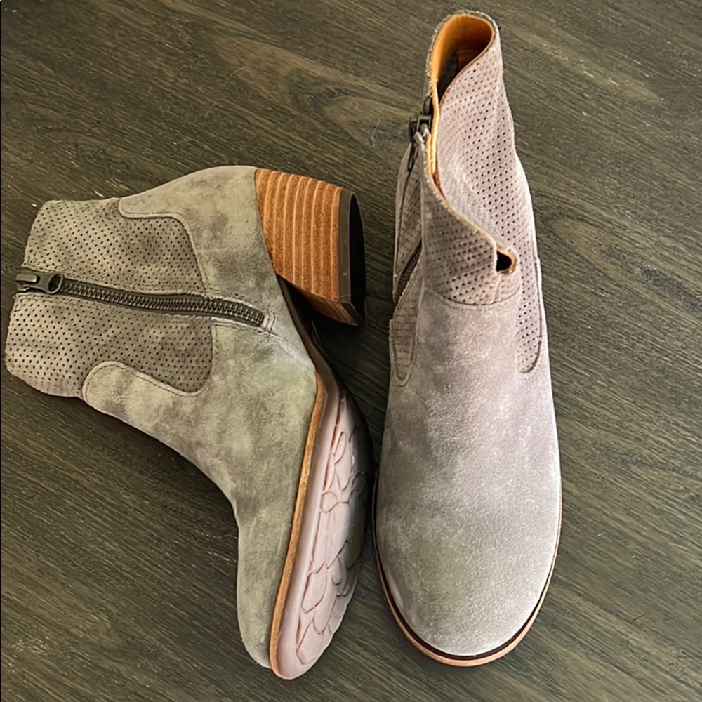Kork Ease Suede Leather 7 Gray Ankle Booties